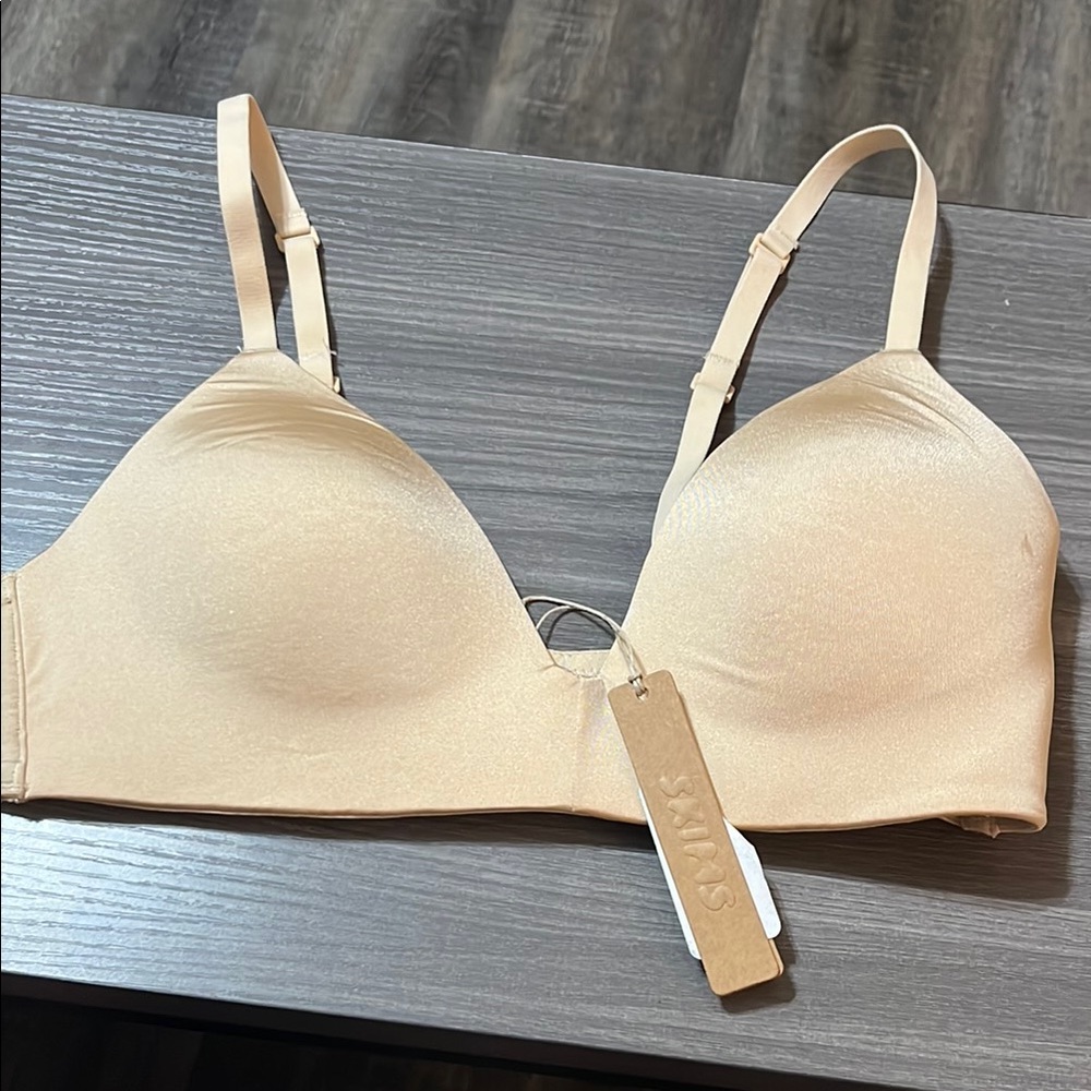 SKIMS Cream Wireless Seamless T-Shirt Bra
